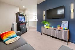 THE PENDLETON – WALKABLE // ARCADE LOFT // MODERN // LIGHT - Image 2
