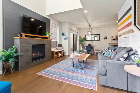 THE PENDLETON – WALKABLE // ARCADE LOFT // MODERN // LIGHT - Image 3